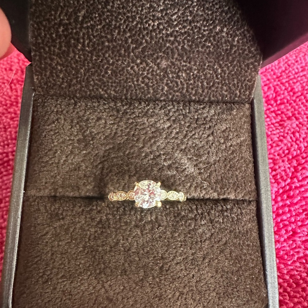 Beautiful Round Solitaire Diamond w/Antique Bezel and Pave engagement ring Nice!